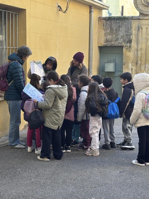 Visite guidée jeune public, Suivez le guide ! _Manosque